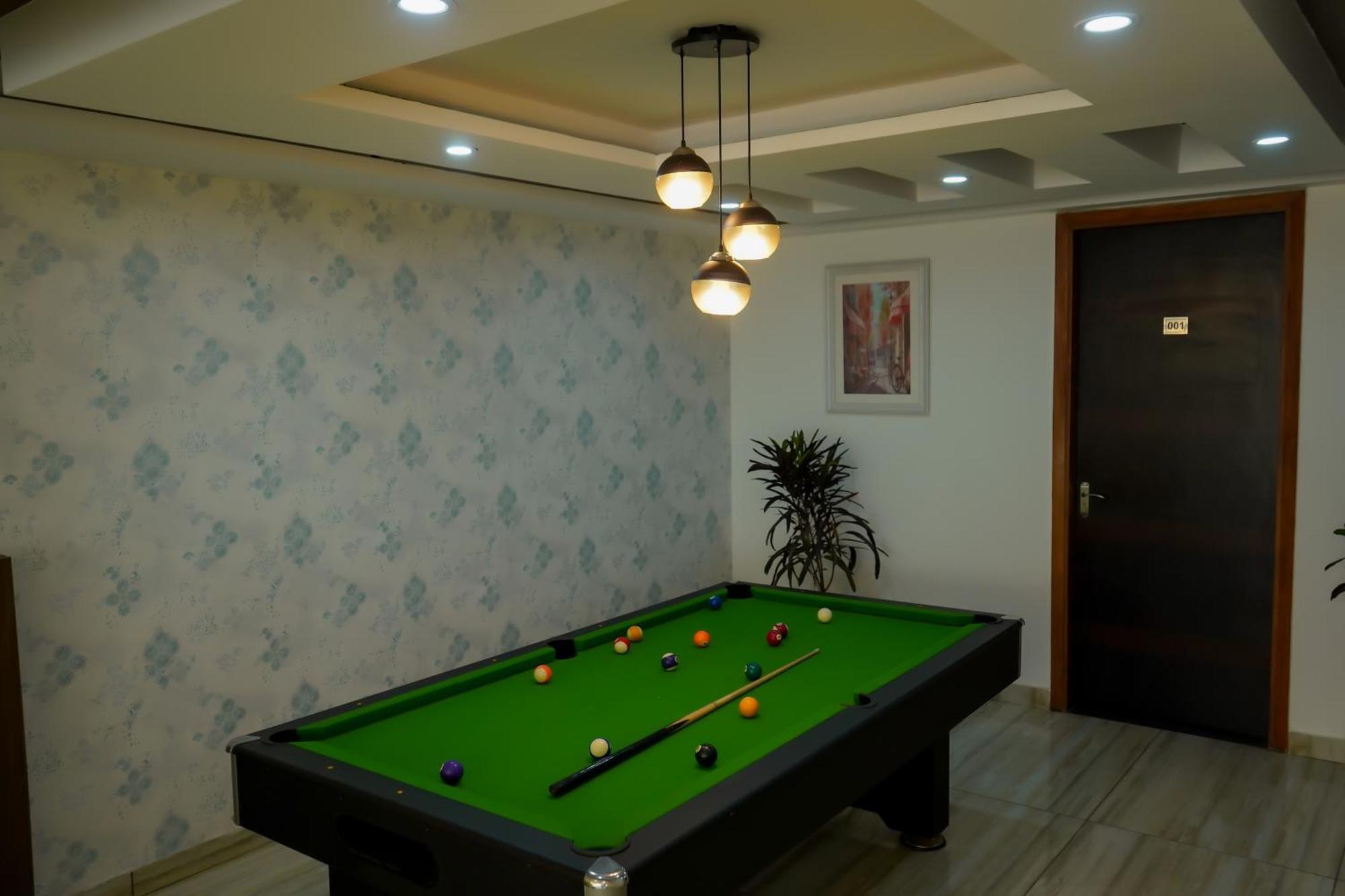 Hotel The Luxe 18 - Golf Course Road Gurgaon Extérieur photo