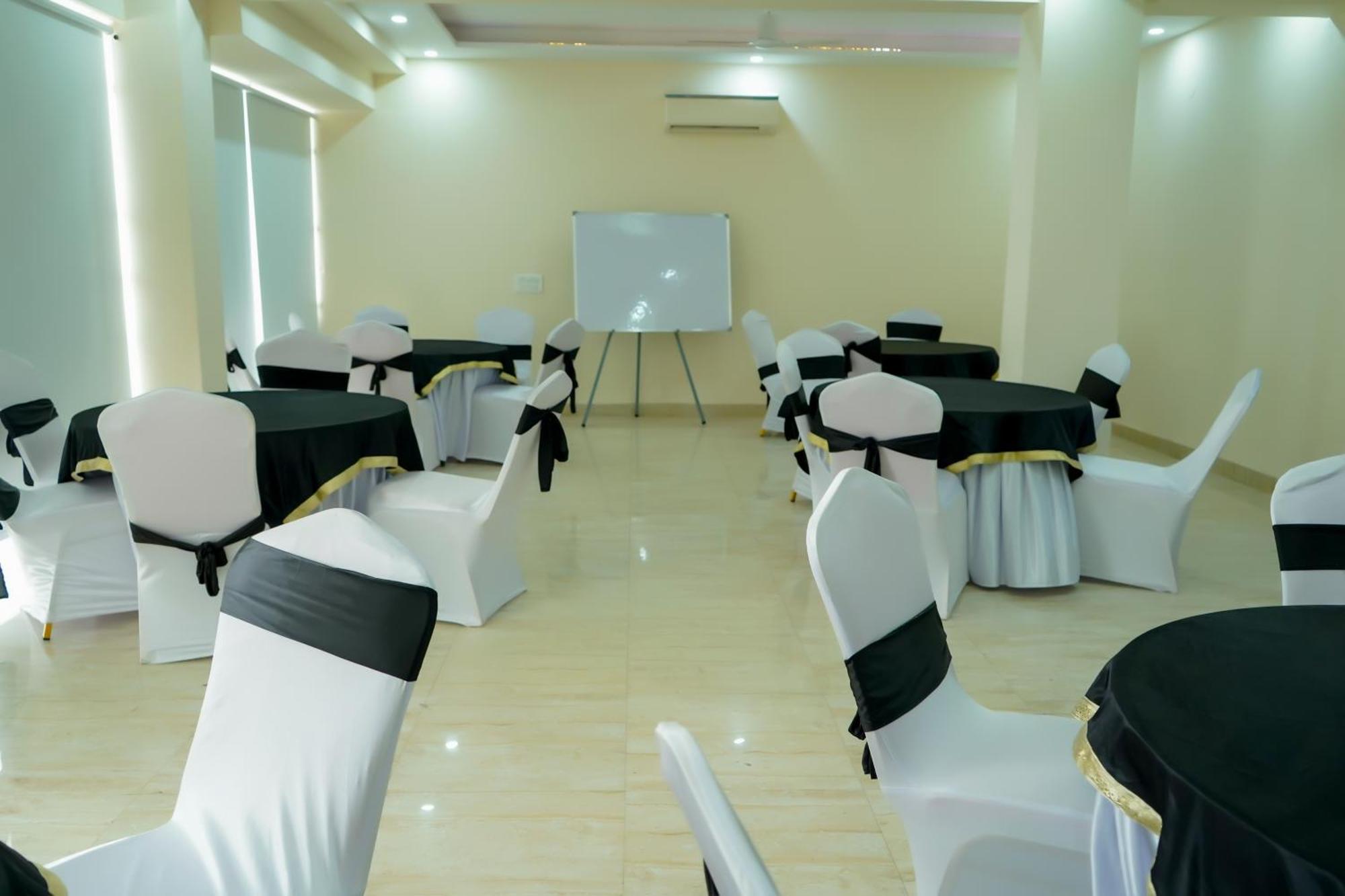 Hotel The Luxe 18 - Golf Course Road Gurgaon Extérieur photo